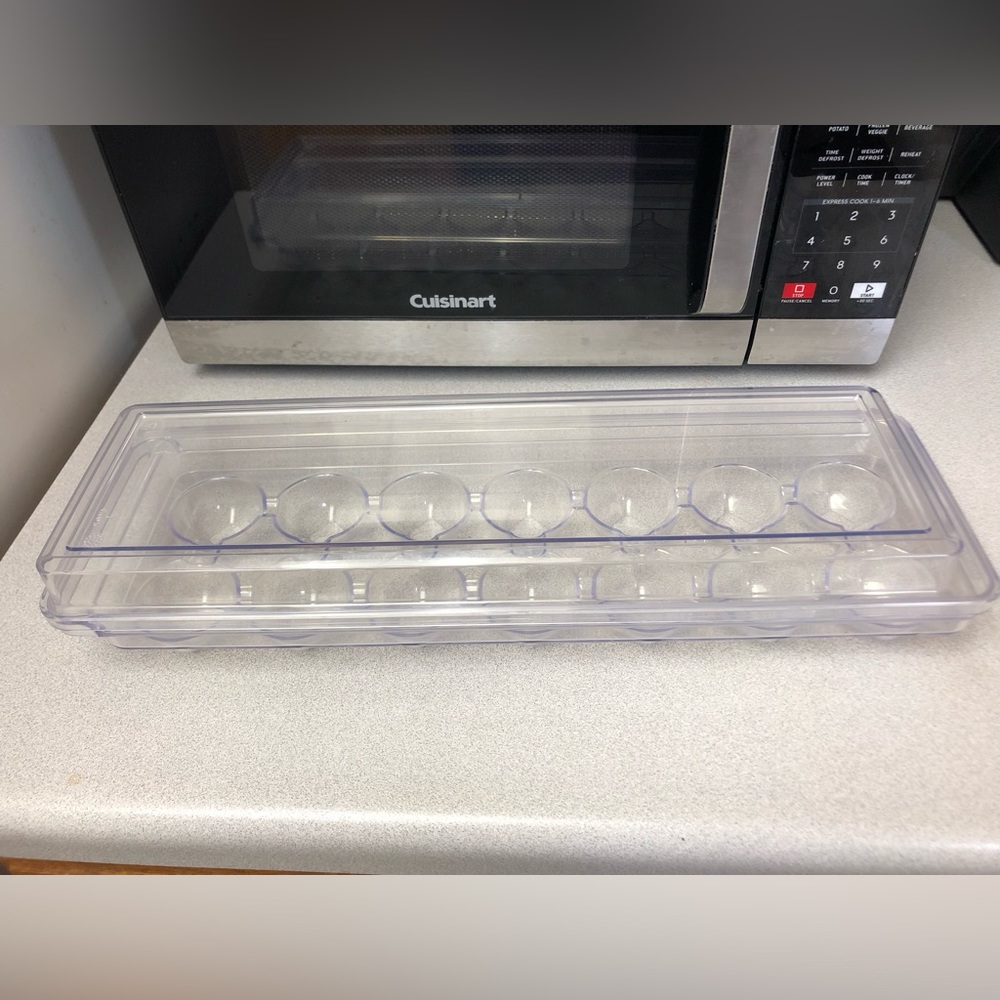 Acrylic egg container
